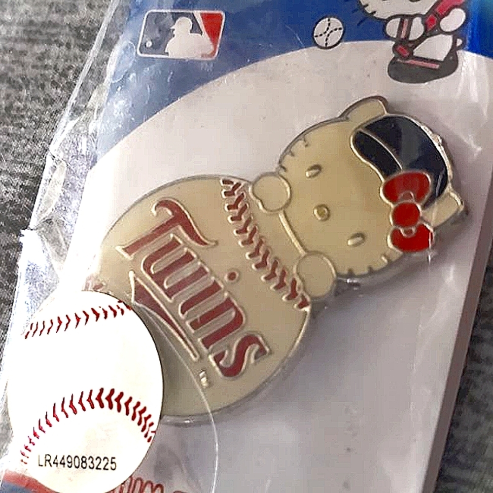 Hello Kitty Baseball memorabilia metal enamel pin- Twins baseball team pin